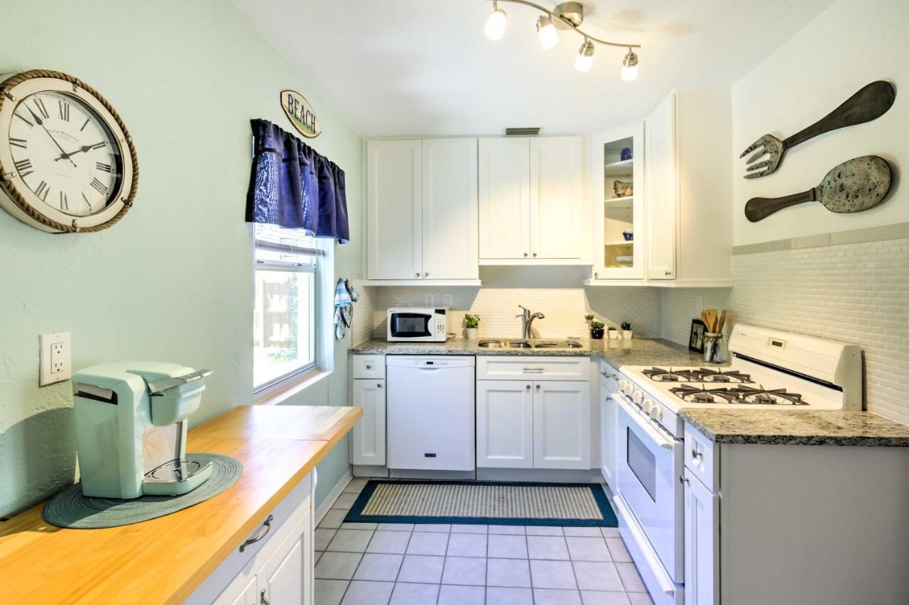 New Smyrna Beach Abode With Fire Pit, Walk To Beach! Esterno foto