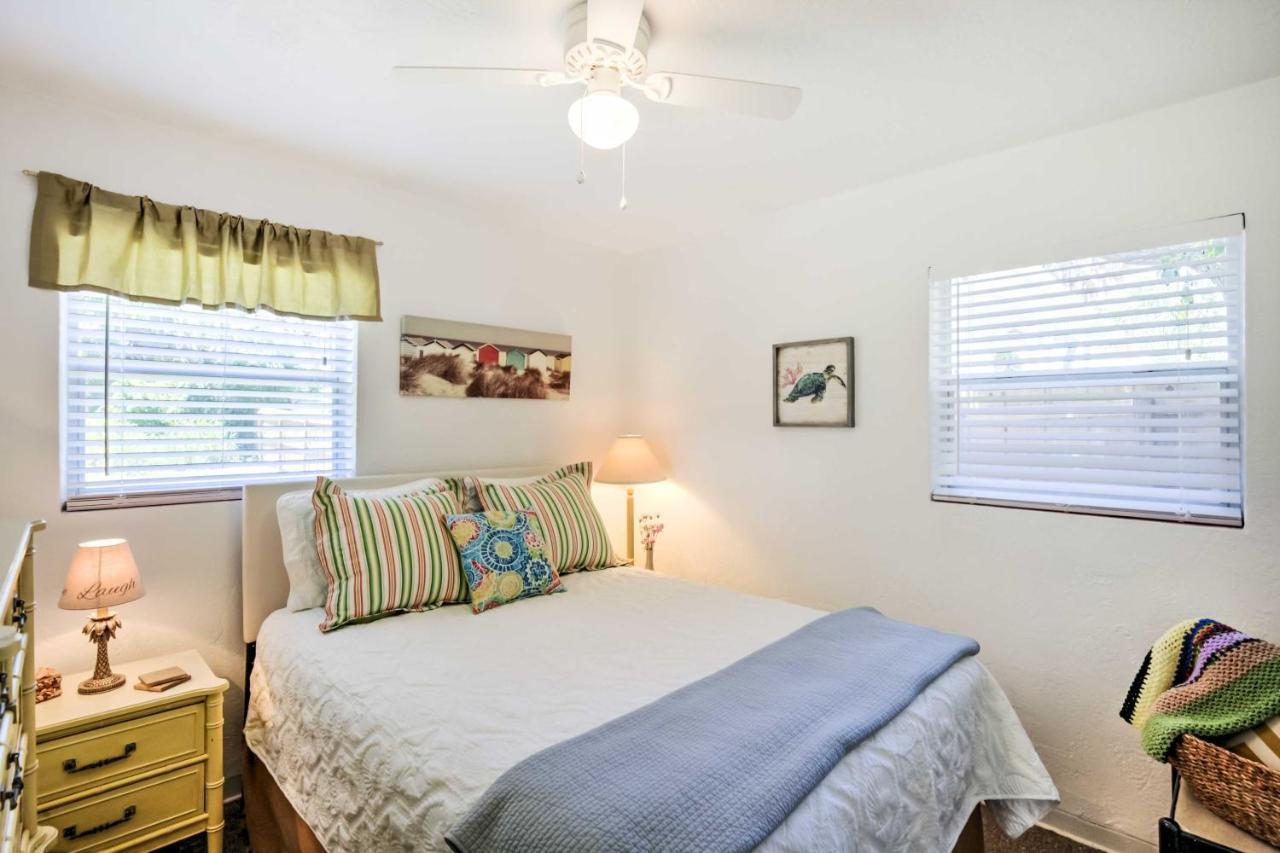 New Smyrna Beach Abode With Fire Pit, Walk To Beach! Esterno foto
