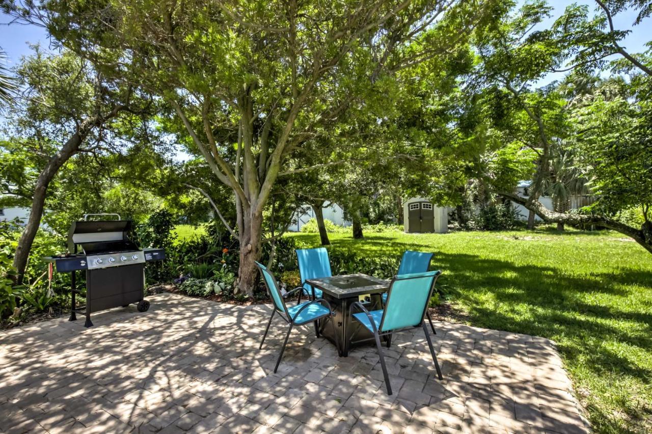 New Smyrna Beach Abode With Fire Pit, Walk To Beach! Villa Esterno foto